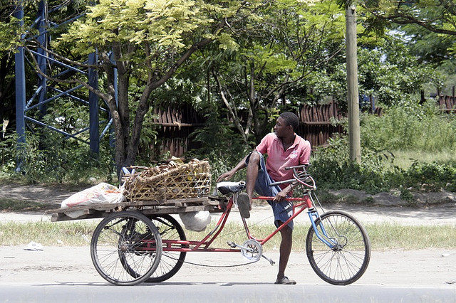 放置自転車500台、タンザニアで「第2の人生」 茨木市が寄贈 サイクル