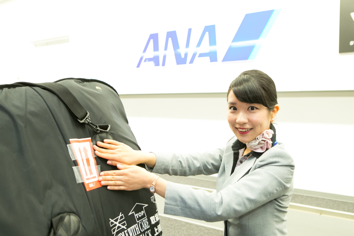 飛行機輪行の裏側を大解剖！ サイスポ取材班がANAのバックヤードへ潜入取材 サイクルスポーツの特集記事（トピックス） | サイクルスポーツ.jp