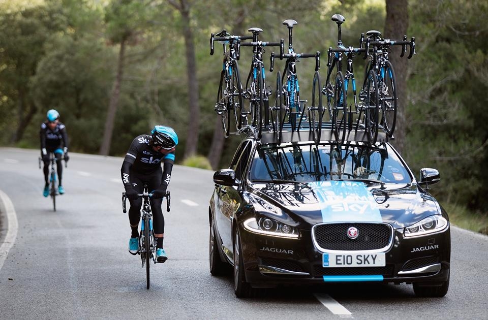 ジャガー・ジャパン：チームスカイ来日記念、専用ラッピングを施したXF