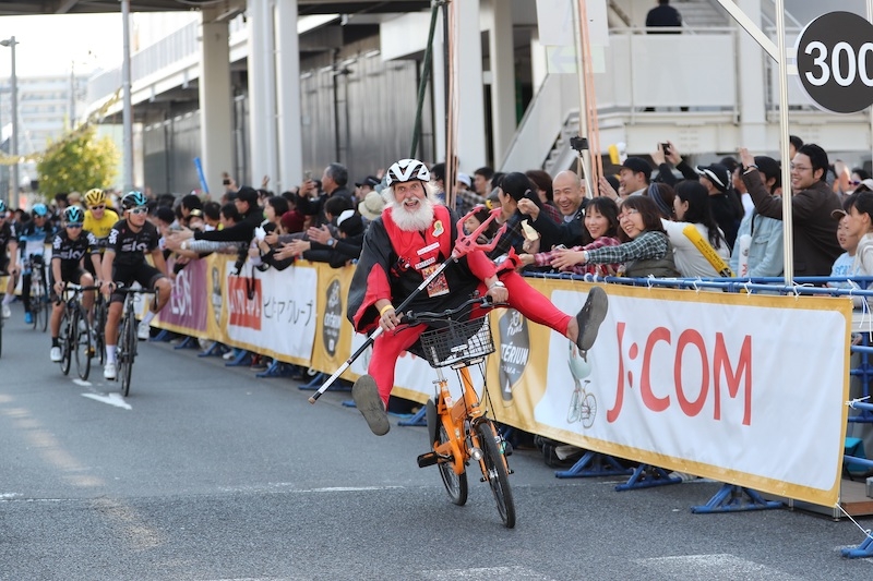 悪魔おじさんがさいたまに出没！地球温暖化対策「COOL CHOICE」をPR