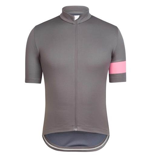 Rapha ブランドを代表するジャージが12年目のリニューアル。Classic Rapha ブランドを代表するジャージが12年目のリニューアル。Classic