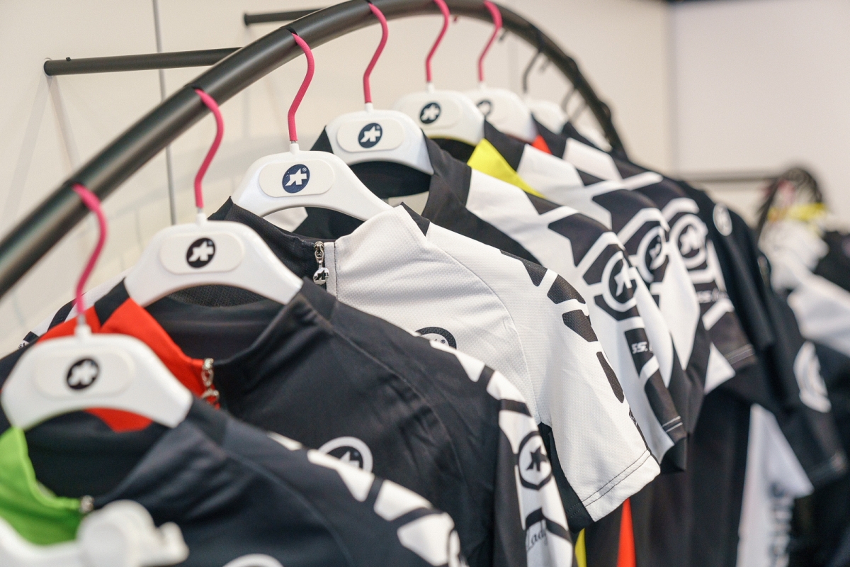 アソスのサイクルウエアフィッティング ベストサイズで着るために サイクルスポーツの特集記事（トピックス） | サイクルスポーツ.jp