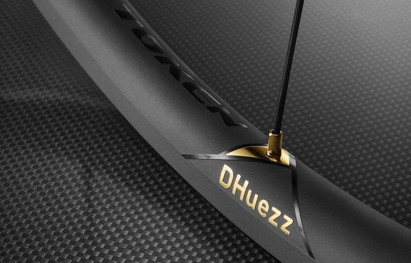 まもTOKEN トーケン C22AX DHuezz Zenithホイール 上りも下りも安心して使える軽量ホイール トーケン「C22AX DHuezz