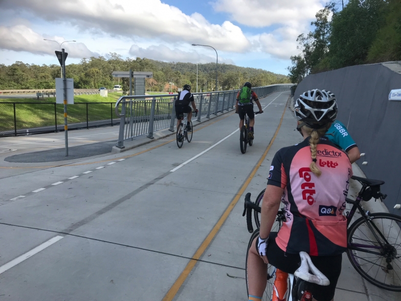 スタッフライド中の一枚。路面状況や自転車道の活用度合いもチェック