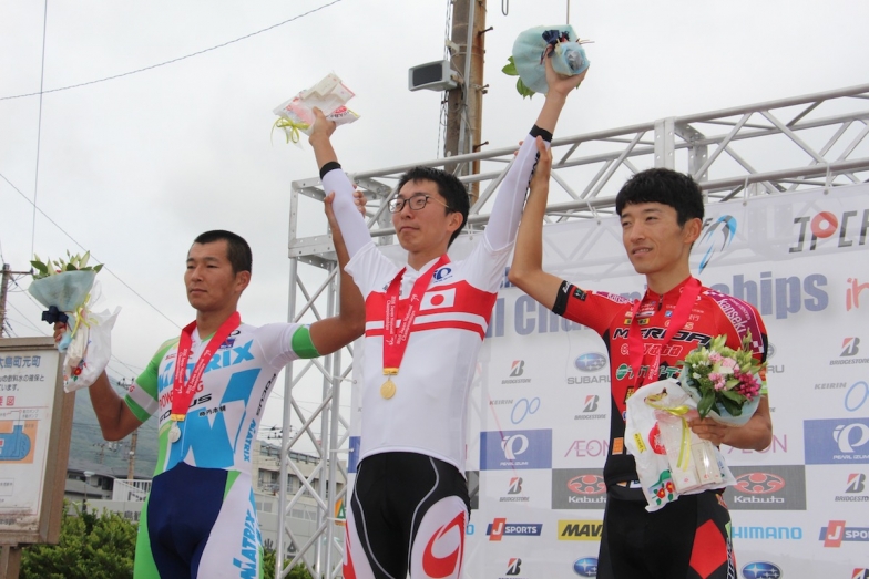 全日本TT 男子エリート表彰台。優勝は西薗良太