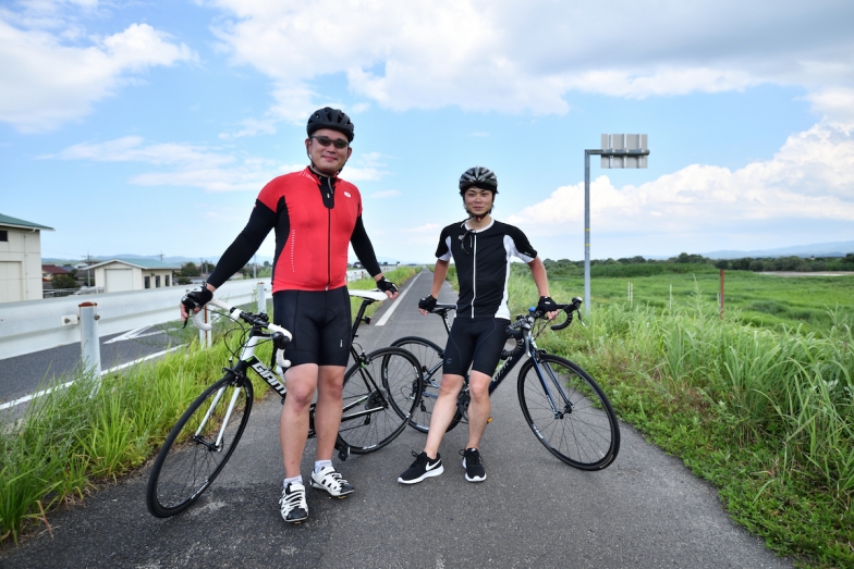 今回のツアーに参加した地元サイクリストの東郷武臣さん（写真左）、島田恭輔さん（写真右）「走りやすくて最高のルートです。県外からきた方にも自信を持ってオススメします！」