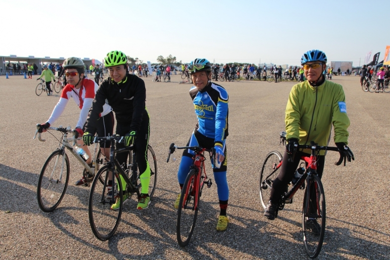 “浜名湖サイクルツーリング2016”には、鈴木康友浜松市長（左から２人目）も参加した