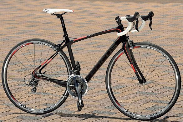 悪路も快適に走る FOCUS IZALCO ER 1.0 サイクルスポーツの特集記事（トピックス） | サイクルスポーツ.jp