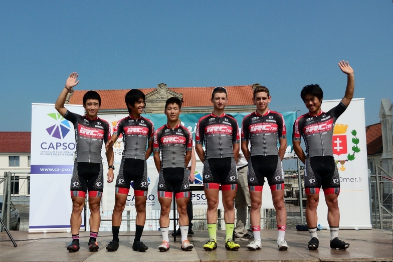 昨年のLa Route des Geant参加メンバー。左から中村龍吉、香山飛龍、福田圭晃、イスラエル選手2人、蠣崎優仁。日本人選手は全員が強化指定選手として活躍中。福田が24位でフィニッシュした
