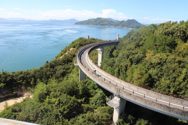 写真でよく見る来島海峡第一大橋から見たループ状の自転車歩行者道。走りたかった！