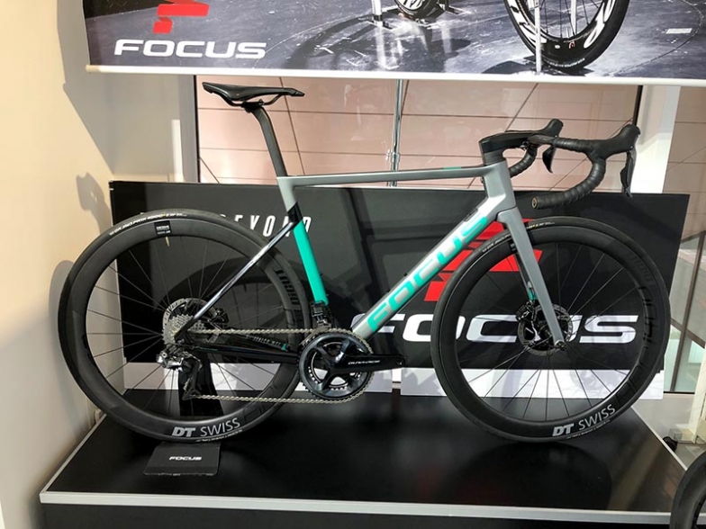 フォーカス 最新エアロ ディスクロードバイク エアロロード化！フォーカスの新生イザルコ サイクルスポーツの特集