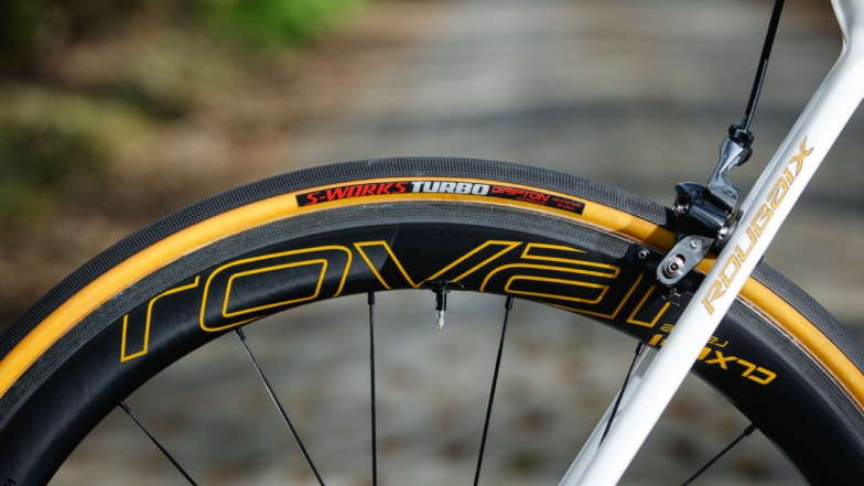 スペシャライズド ボーネンカラーのS-Works VENGEとウランカラー