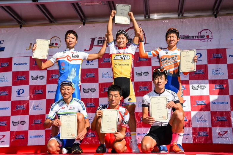 E1クラスタ　表彰式　提供：一般社団法人 全日本実業団自転車競技連盟