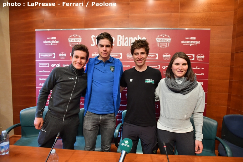 前日の記者会見に出席した４選手。左からクフィアトコフキー、バナールト、サガン、昨年エリート女子レースで優勝したイタリアのロンゴボルギーニ