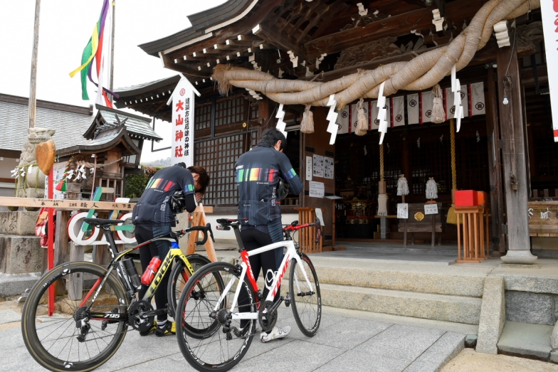 因島の大山神社。自転車神社としてサイクリストに有名。自転車のお祓いを受けることもできる