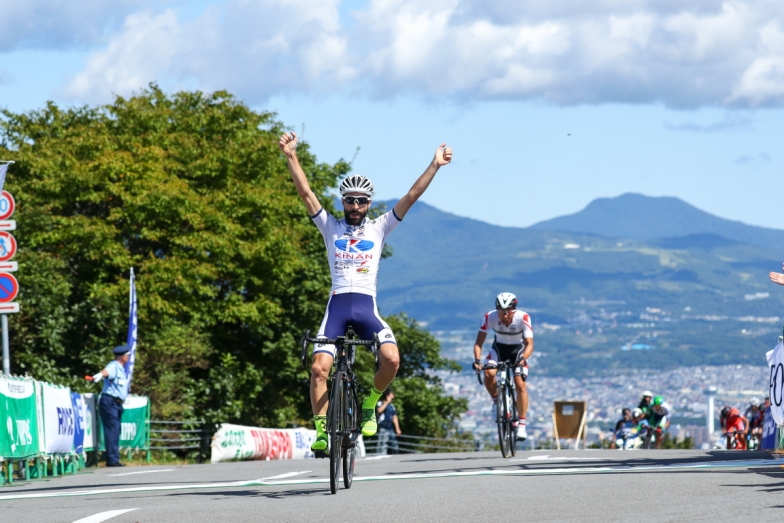 マルコス・ガルシア（キナンサイクリングチーム）が函館山を制し総合優勝達成 photo：Hideaki TAKAGI