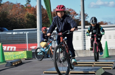 キッズバイク専用エリアで、子供達も安心して試乗できる