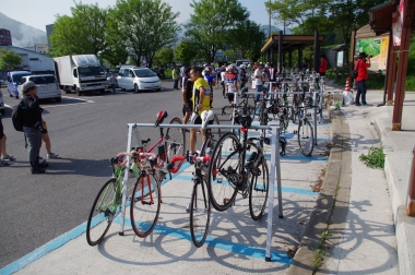 道の駅赤来高原では自転車シーズンにバイクスタンドを設置する