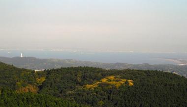 鹿野山から富津岬を臨む