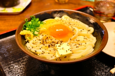 香川の朝はうどんから、人気の「釜バターうどん」をいただきます！