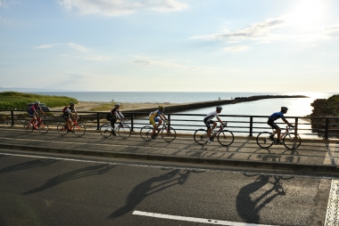 出雲路自転車道も終盤に差しかかり、日本海に面したルートに変わる
