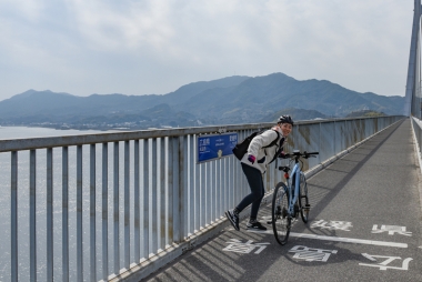 車なら普通に通り過ぎるけど、自転車なら県境でも写真を撮りたくなる！これぞ自転車マジック！笑