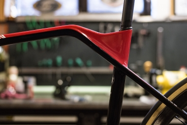 インフライトCF SLX の持つ機能性のハイライトである、トップチューブの屈曲部  ©Canyon Bicycles