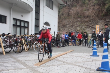 イベントのはじめには、コラッジョ川西の選手たちによってバイクスキルアップ教室が開かれた