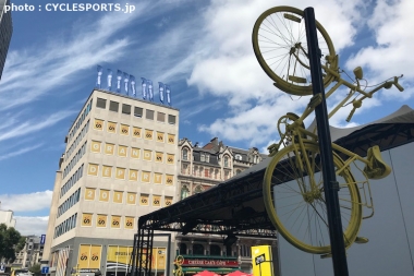 街中のあちこちにこんな感じで飾られている黄色い自転車