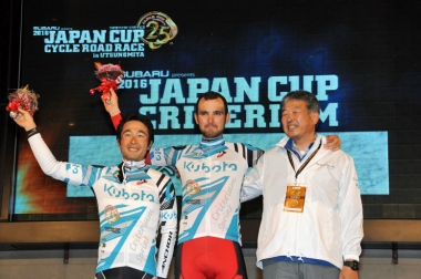 スプリント賞を獲得したブリヂストンアンカーの井上和郎(左)もジャパンカップが引退レースだ