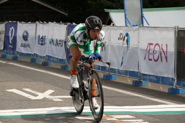 ジュニアカテゴリのロードとTTで２冠を達成した松田祥位