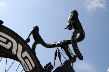 パリ〜ニースの最終ステージにはローター・ウノを搭載したバイクがチームカーのルーフに搭載されていた