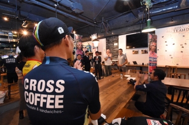 CROSS COFFEE は、今回のようなイベントを開催するには最適なスペースだった 