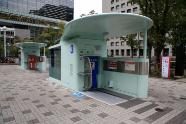 地上の入出庫ブース