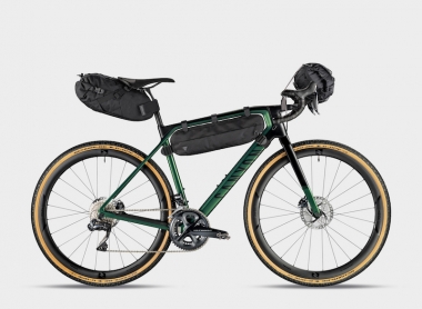 ハイエンドモデルのグレイル CF SLX 8.0 Di2。バイクパッキングにも最適、トピーク製バッグはキャニオン公式ストアで販売中 (c)Canyon Bicycles 