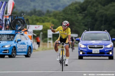 E1クラスタは2日連続で岡篤志（弱虫ペダルサイクリングチーム）が圧勝