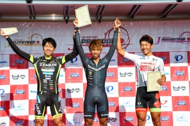 P1クラスタ・エキシビジョンレース　表彰式　提供：一般社団法人 全日本実業団自転車競技連盟