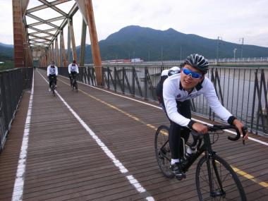 南漢江サイクリングコースでは廃線跡の鉄橋も渡る