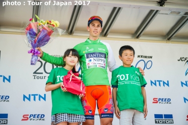 総合首位に立ってグリーンジャージを着たカノラ(photo：Tour of Japan 2017)
