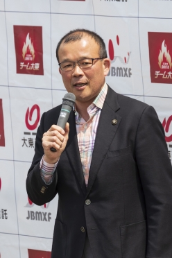 開会式には笠岡市市長の小林嘉文氏も登壇。笠岡をBMXの聖地にしたいという思いを語った。