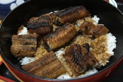 今回のイベントグルメ、番外編として松野町の天然鰻丼