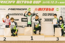 ミヤタメリダバイキングチームの小野寺健選手、竹ノ内遼選手、佐藤寿美選手も大会を全面的にサポート