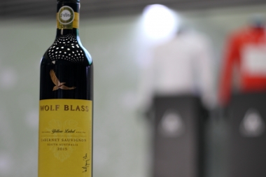 ウルフブラスはオーストラリアのワイン。レース会場での試飲もできるという