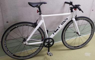 ヘルムズの魅力。ロード乗りのためのセカンドバイク サイクルスポーツ