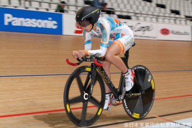 女子3kmインディヴィデュアル・パーシュート 1位 岡本二菜（スミタ・エイダイ・パールイズミ・ラバネロ）