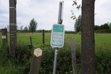 ベルギーには近隣の国と同じ基準で作られたサイクリング・ルートの標識がある　　　　