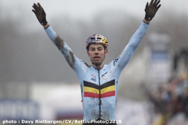 シクロクロス世界選で３連覇を果たしたベルギーのバナールト(©Bettiniphoto)