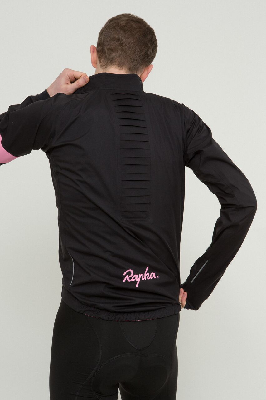 Rapha 2017春夏「コレクターズエディション」クラシックレインジャケット、ジレを限定発売 サイクルスポーツのニュース | サイクルスポーツ.jp