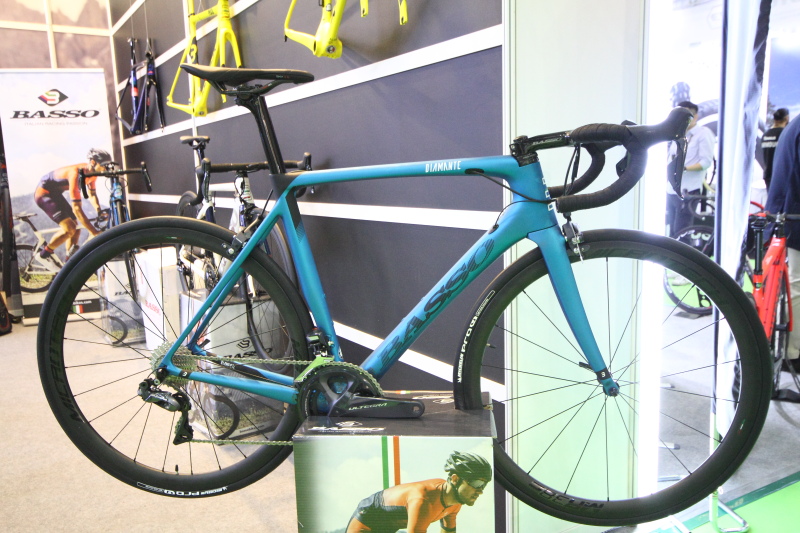 バッソ新型ディアマンテ MAAPとのコラボモデルも サイクル
