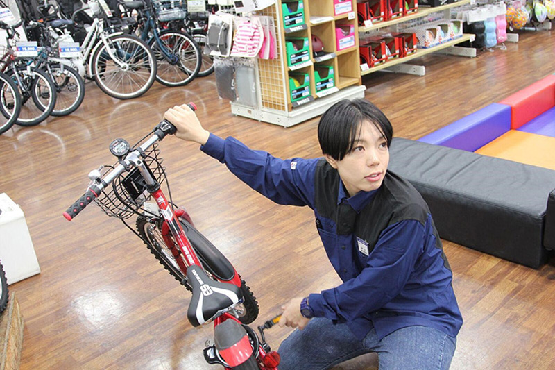 スポーツ自転車 足がつく